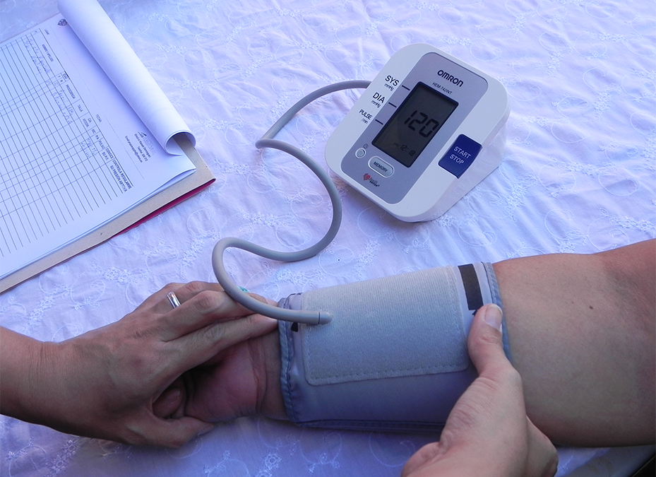 Inician controles de presión arterial a funcionarios del Ministerio de Salud