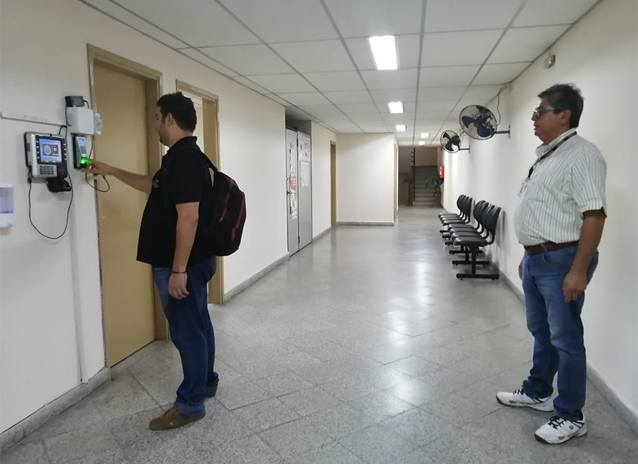 Evite el contacto estrecho, mantenga una distancia de 2 metros con todos