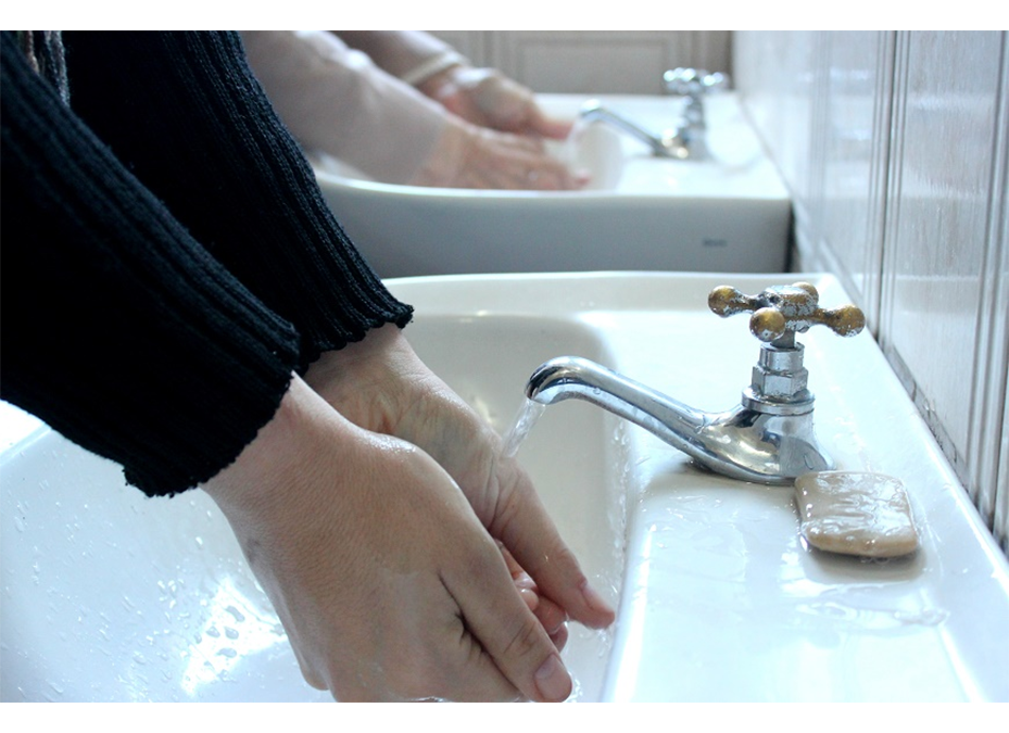 Meningitis: otra enfermedad transmisible por secreciones respiratorias y contacto estrecho