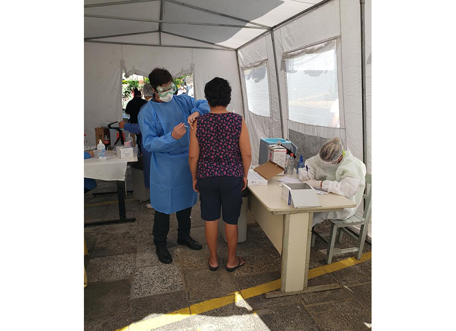 Continúa vacunación contra la influenza al grupo de riesgo