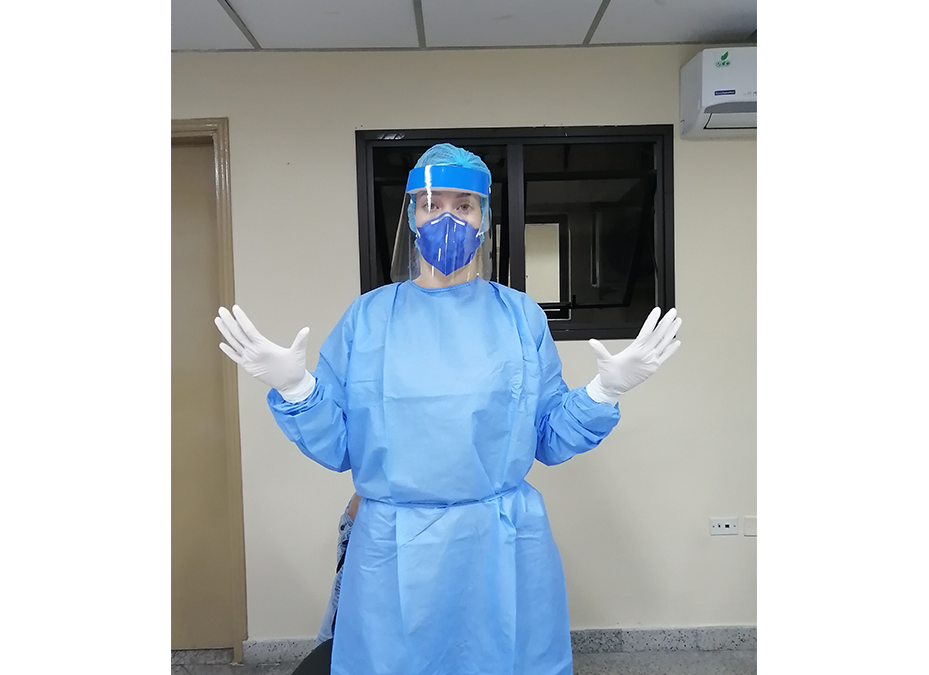 Entrenan a médicos voluntarios en el uso adecuado de equipos de protección individual