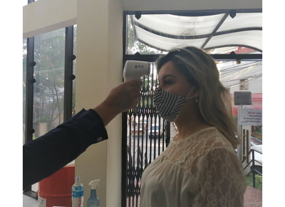 ¿Cuál es el sitio correcto para medir la temperatura corporal con el termómetro infrarrojo?