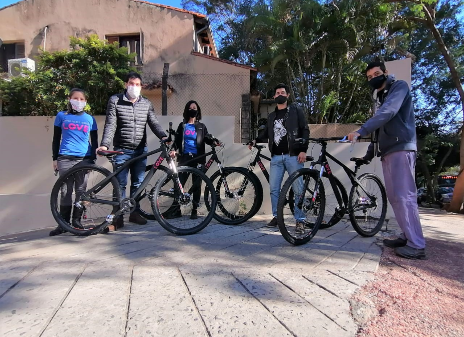 Donan bicicletas que facilitarán trabajo de epidemiólogos en comunidades de difícil acceso