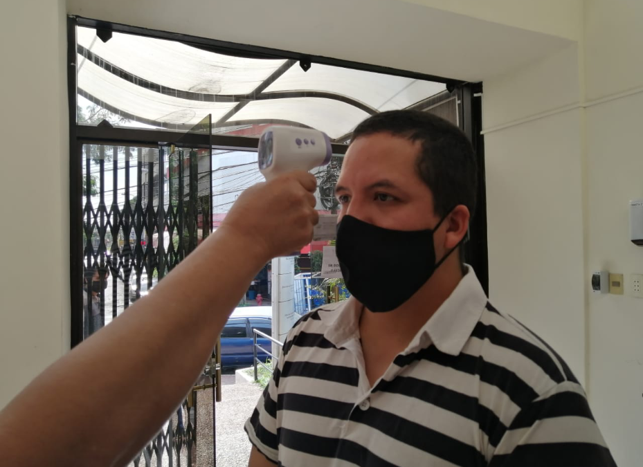 COVID-19: uso de mascarilla reduce en 50% el riesgo de contagio