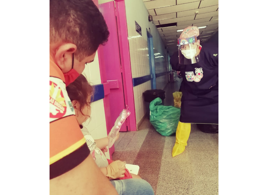 Doctores Payasonrisas enseñan a los niños cómo cuidarse frente al COVID-19