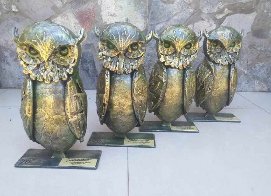 Diego Céspedes: ingenio, imaginación y el cincel lo transportan a crear obras de arte en metal