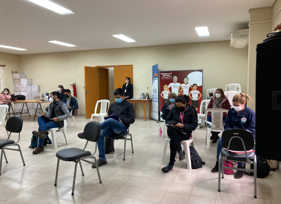 Forman a promotores pares para consejería y búsqueda de sintomáticos respiratorios en personas con VIH