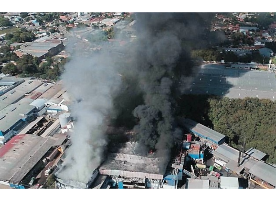 Ante incendios: evitar exposición al humo y usar mascarilla al salir al exterior