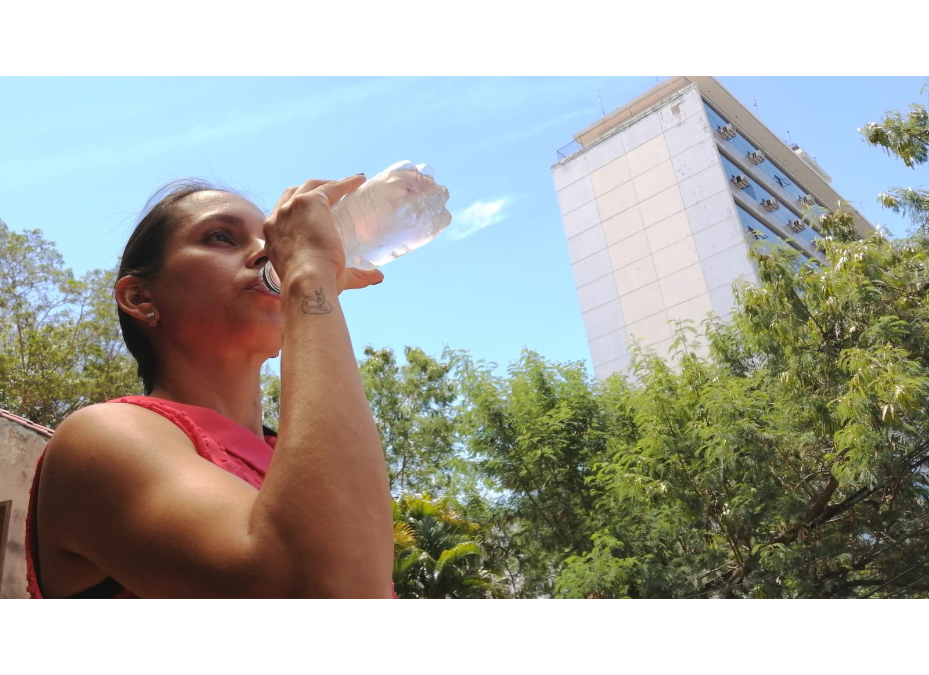 No esperes a tener sed para tomar agua