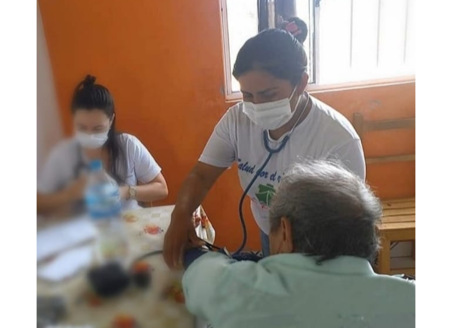Pacientes crónicos deben hidratarse, comer saludable y cumplir con la medicación