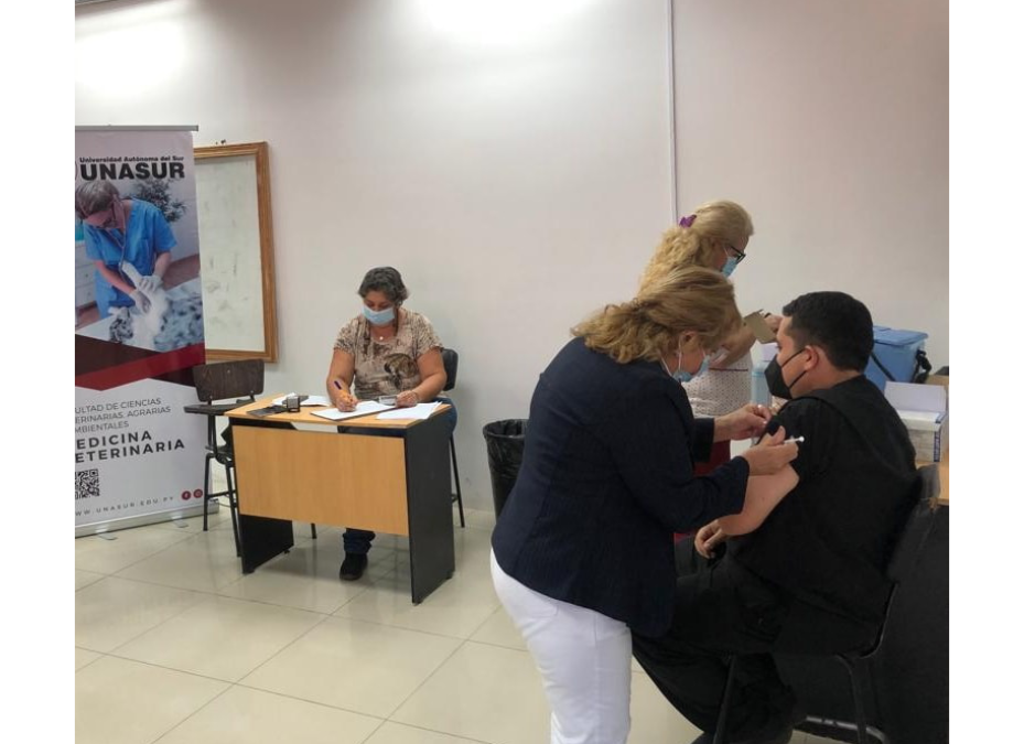 Realizan vacunación antirrábica preexposición a estudiantes de veterinaria