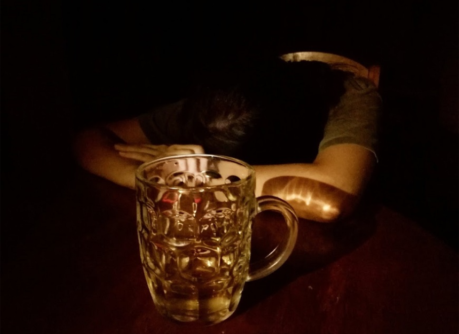 Alcohol: consumo excesivo incrementa el riesgo de cometer suicidio