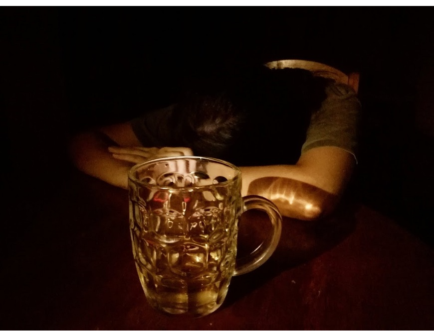 Alcohol: consumo excesivo incrementa el riesgo de cometer suicidio