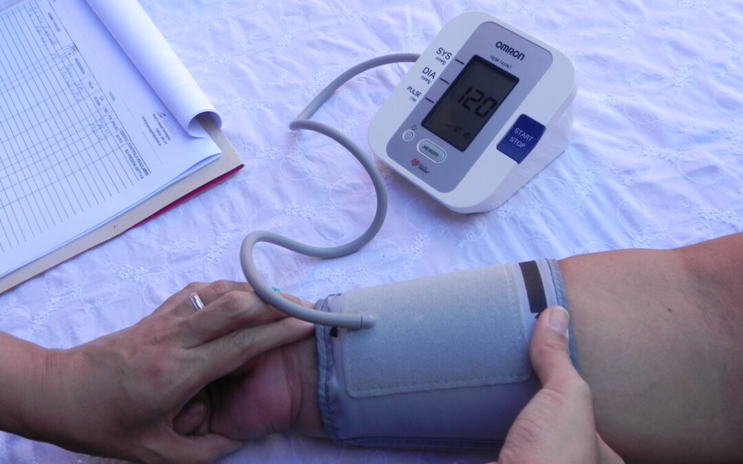 Inician controles de presión arterial a funcionarios del Ministerio de Salud