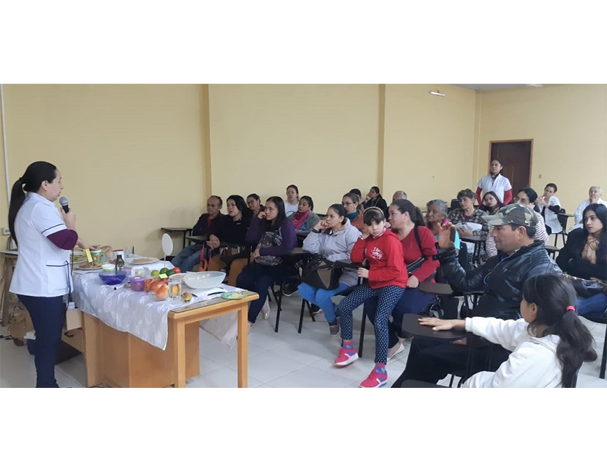 Enseñan a pacientes con diabetes a cuidar su alimentación con recetas saludables