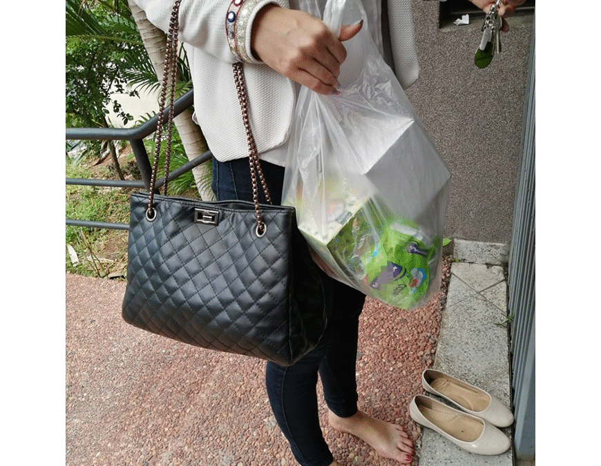 Al llegar a la casa, la desinfección de manos, ropas y calzados es clave