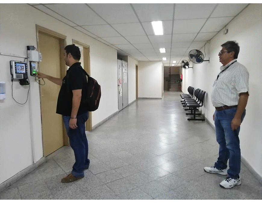 Evite el contacto estrecho, mantenga una distancia de 2 metros con todos