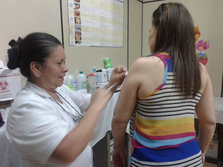 Vacuna contra la Fiebre Amarilla, disponible en 20 servicios del país