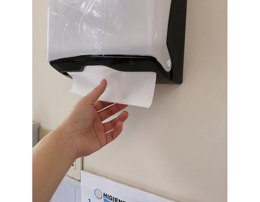 Aconsejan toalla de papel antes que secamanos eléctrico