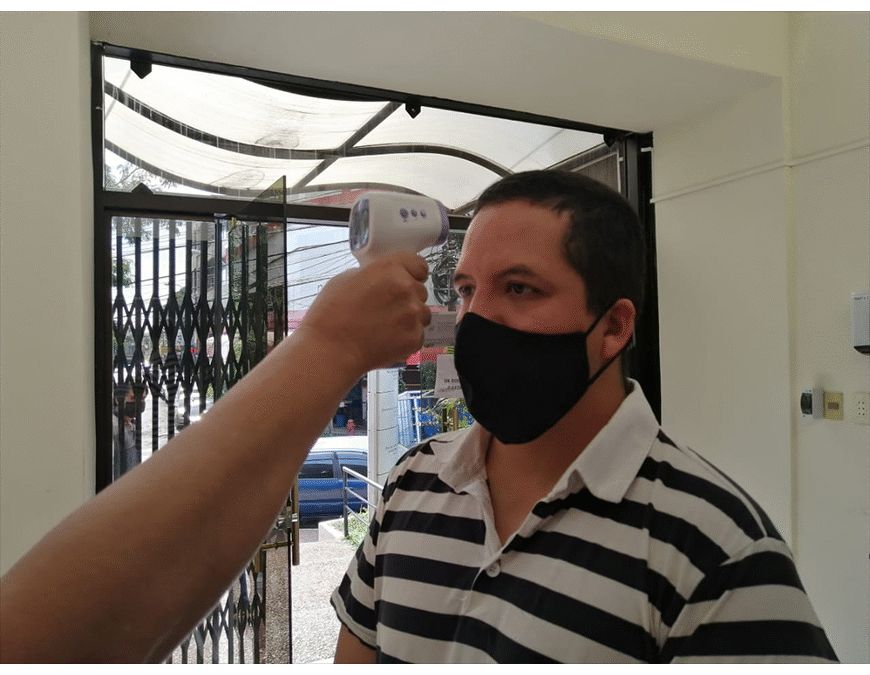 COVID-19: uso de mascarilla reduce en 50% el riesgo de contagio