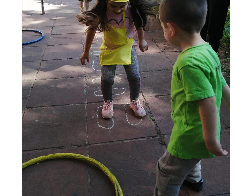 Hoy juego en casa, juego con mi familia