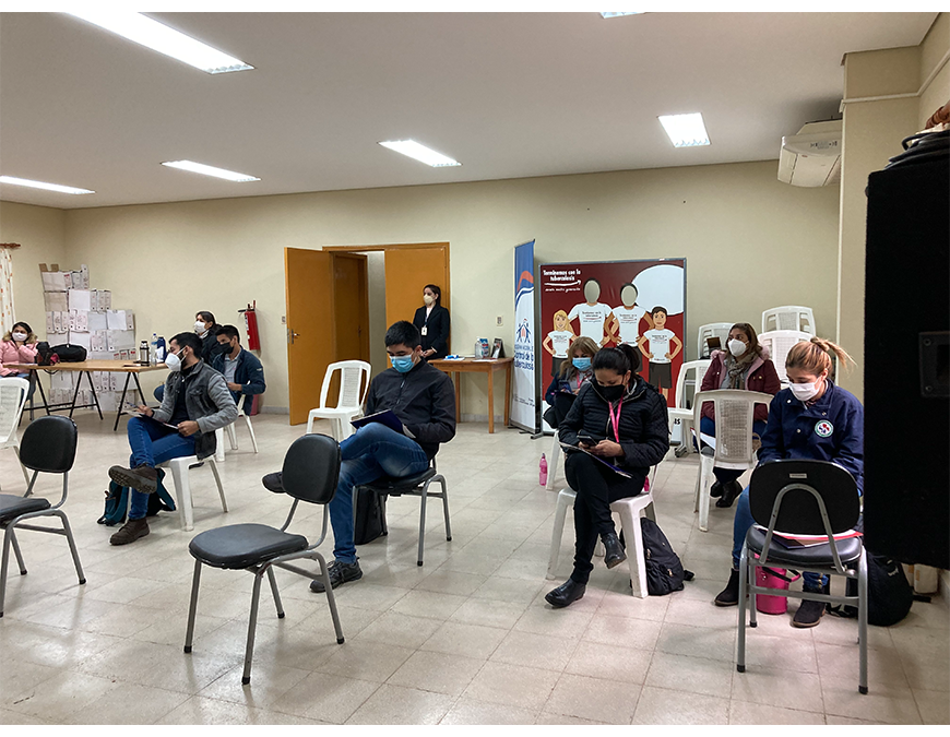 Forman a promotores pares para consejería y búsqueda de sintomáticos respiratorios en personas con VIH