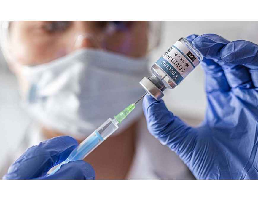 Vacunados sin reacciones adversas importantes a la vacuna COVID-19