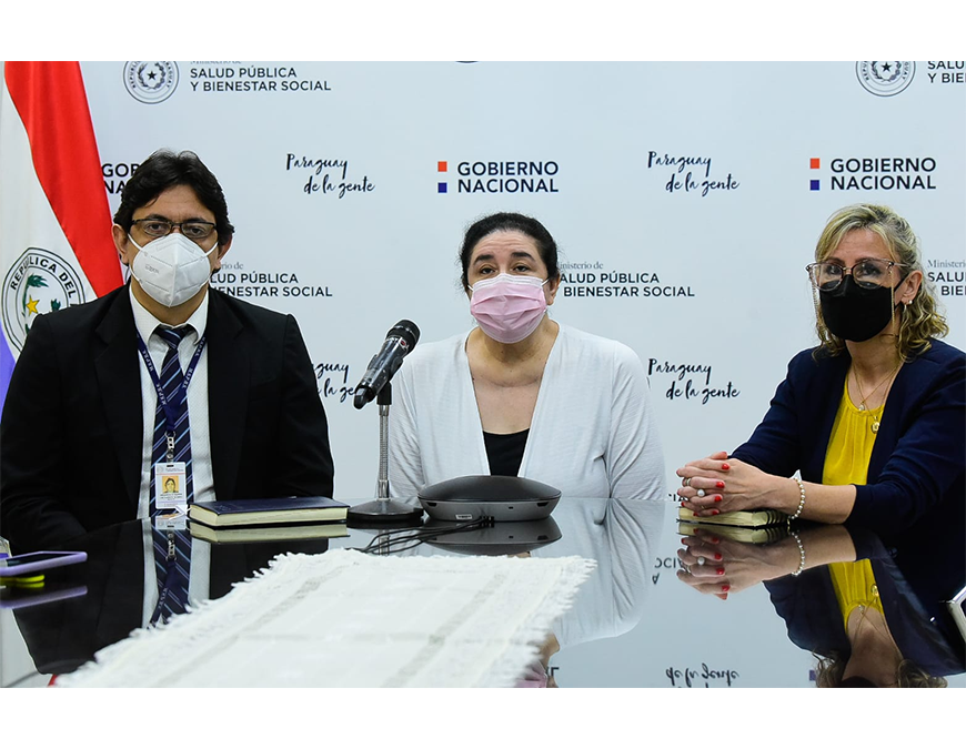 Contagios aumentan en 7%: cerca de la mitad de testados dan positivo a COVID-19