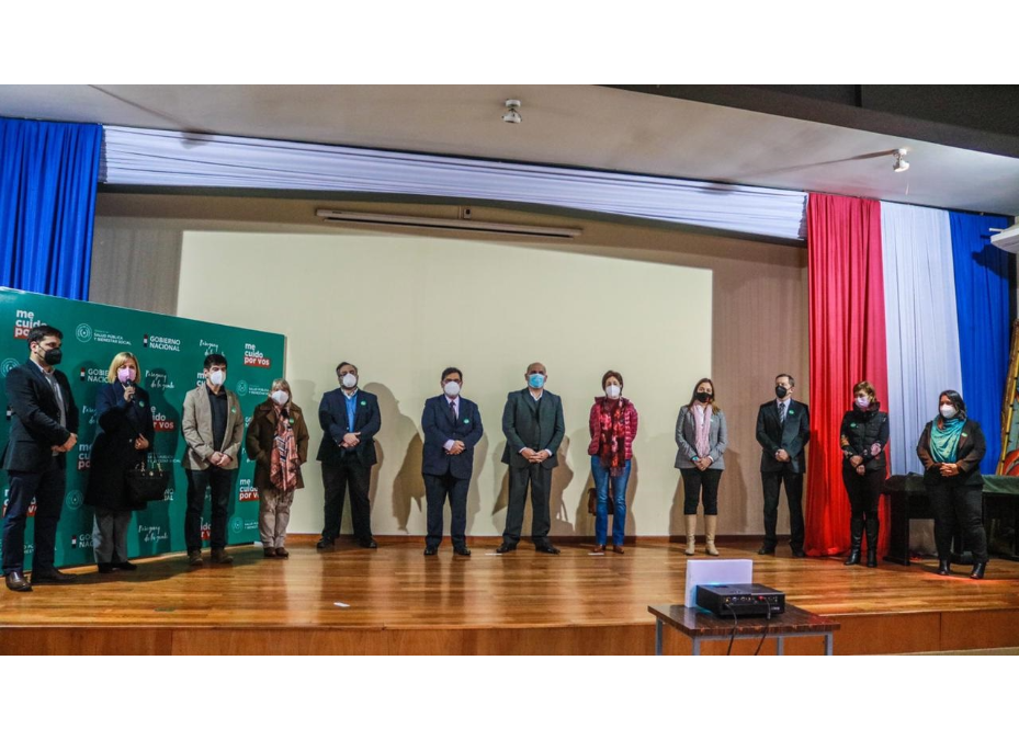 Sociedades científicas alientan a personas con enfermedad de base a vacunarse contra COVID-19